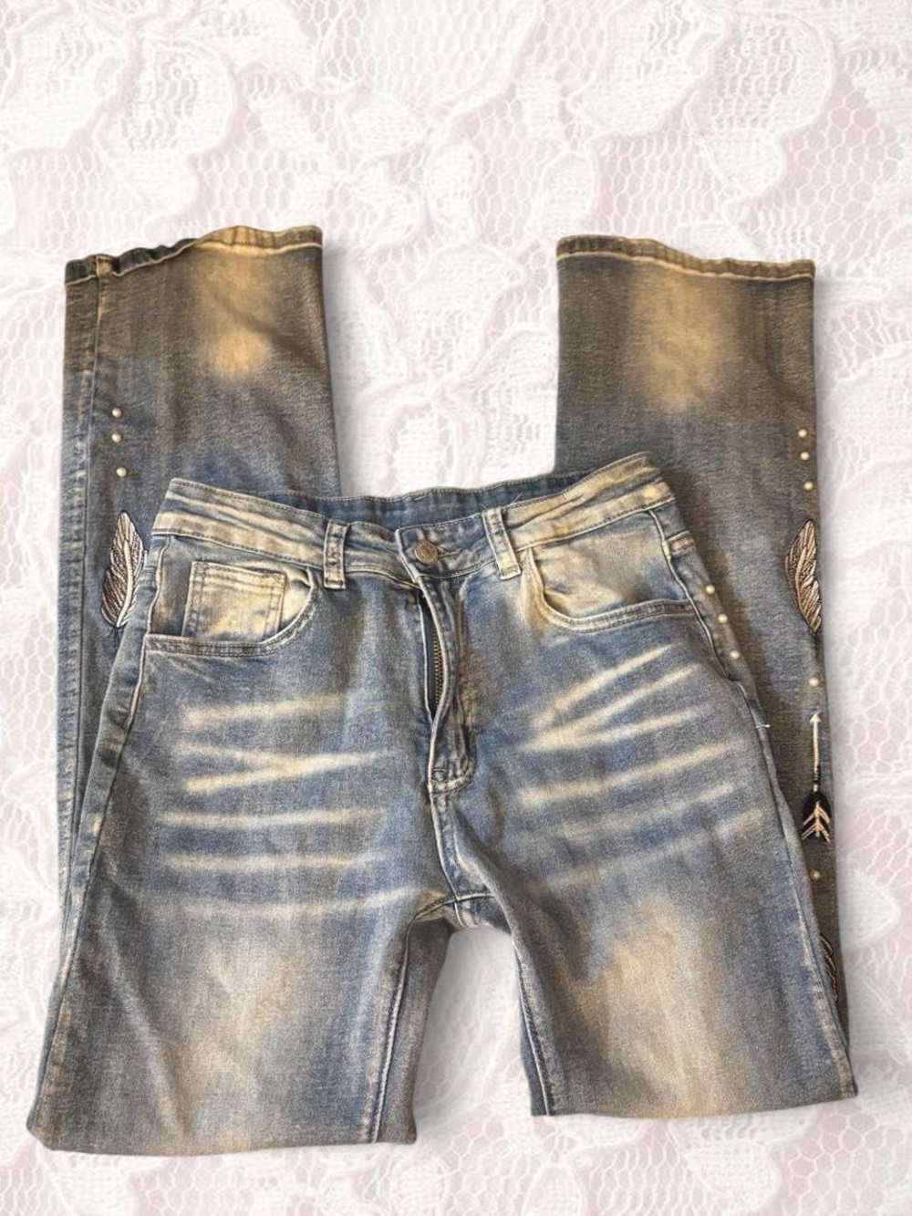 Vintage Wash BlueJeans with Embroidered Side Detail